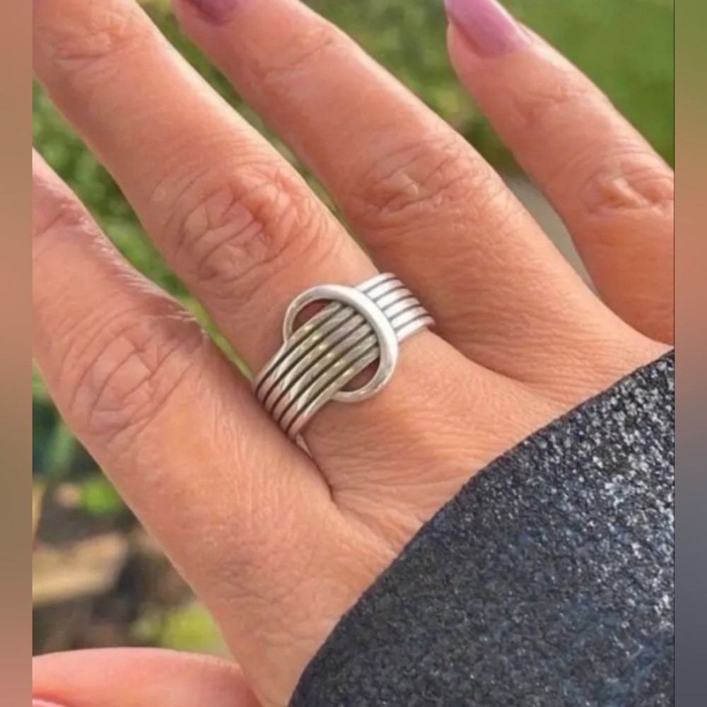 Silver circle ring - Picture 3 of 6